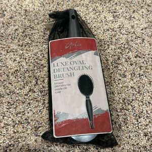 Aria Luxe Oval Detangling Brush